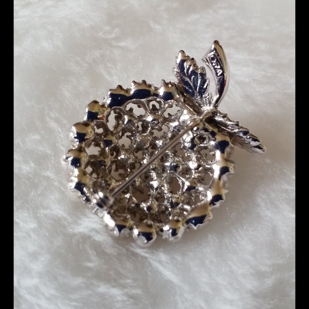 ORA Pearl and Rhinestone Brooch - Picture 6 of 7
